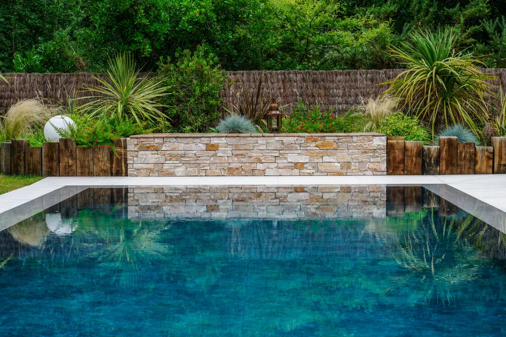 le spécialiste de la piscine sur mesure