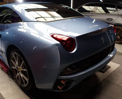Client de Lorient ayant confié sa Ferrari California à Gloss Obsession pour une protection sur mesure.