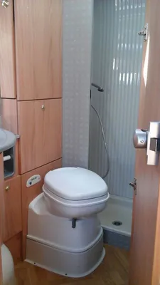 burstner avec douche séparée dans les bouches du rhone