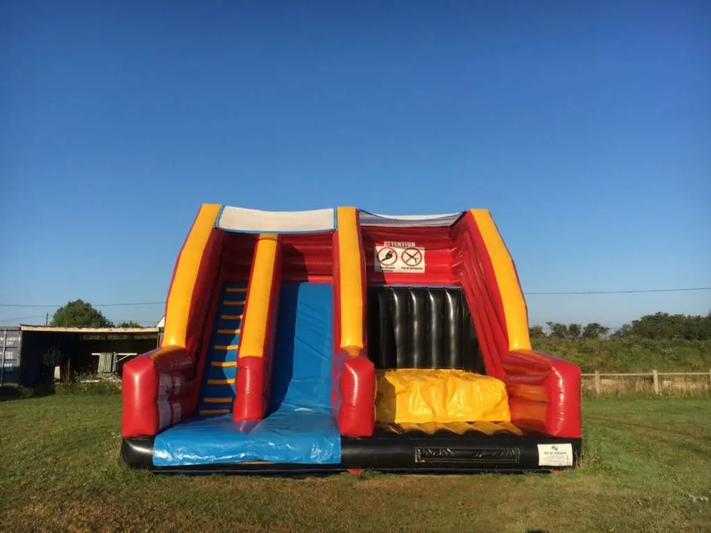 Rampe de Saut Gonflable Fun Fly - Chute Libre Sécurisée | King of Castle