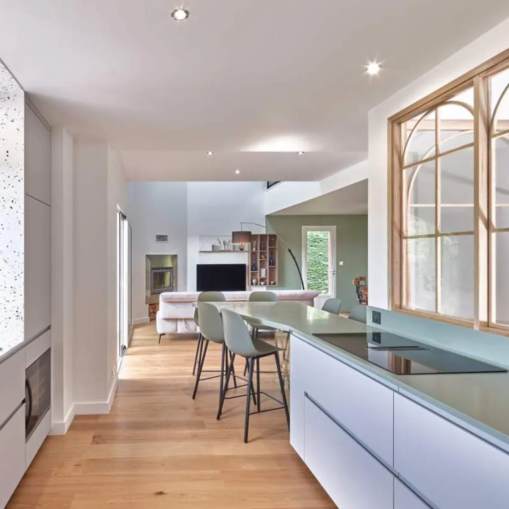 Architecte d’intérieur à L'Union pour la rénovation de villas avec matériaux biosourcés et mobilier design en plastique upcyclé