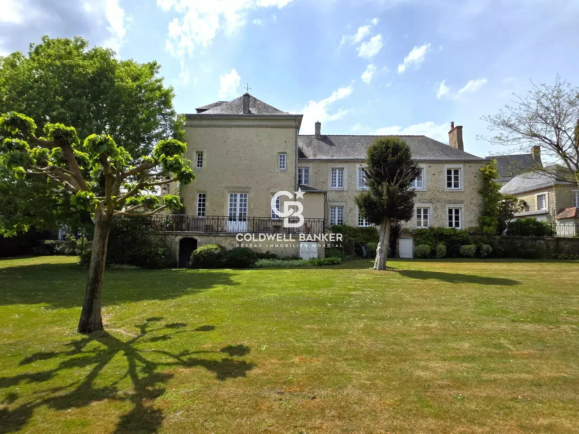 propriété de charme à vendre Parcé-sur-Sarthe avec parc et rivière