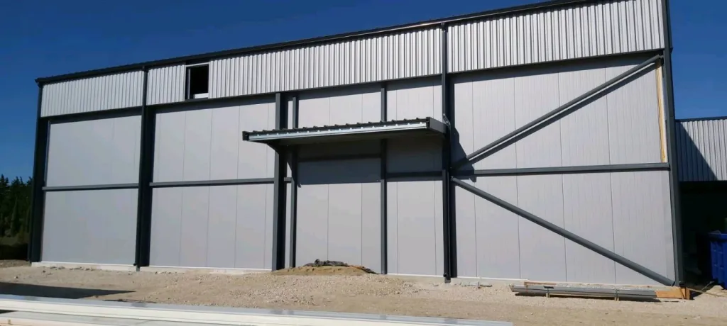 Gouttières bâtiment industriel à Avignon Gouttières bâtiment industriel à Avignon