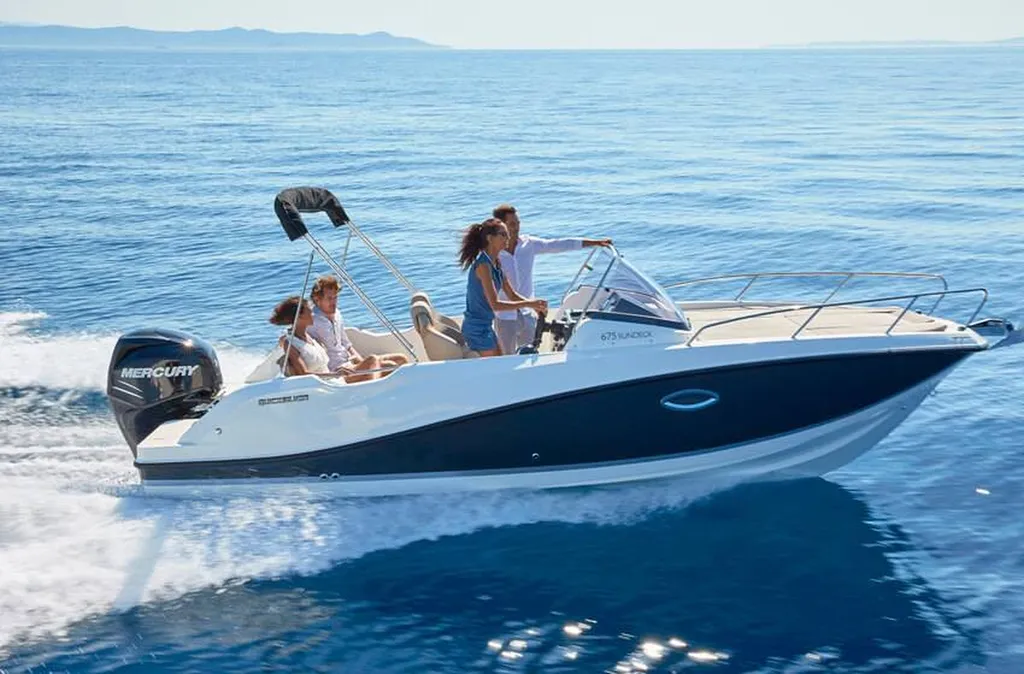 Sundeck 675 à louer à la journée vers Sanary Sur Mer 