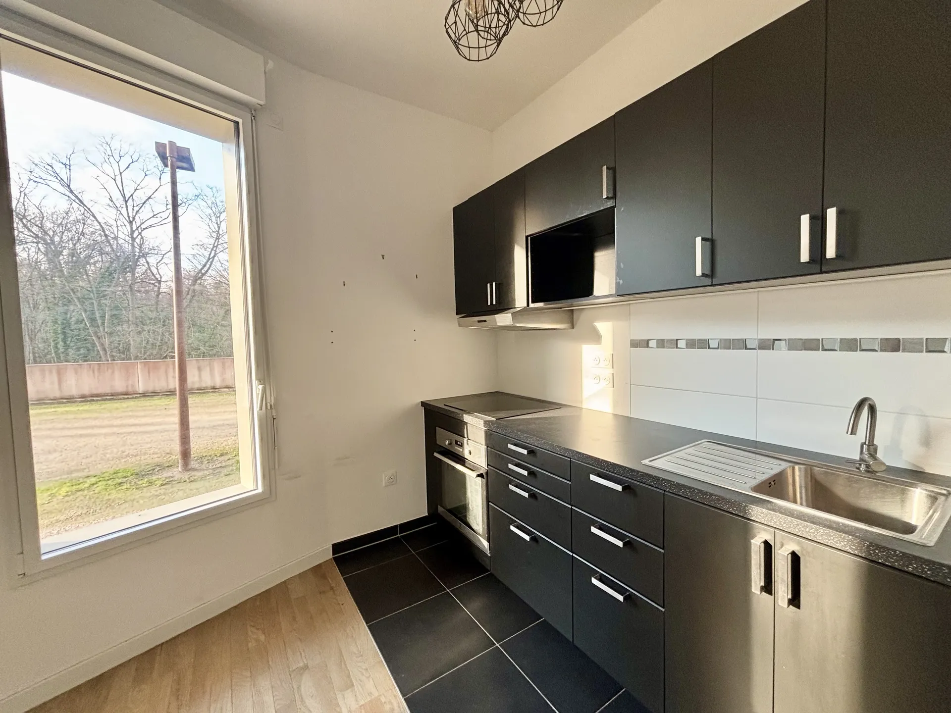 Cuisine ensoleillée HELIX IMMOBILIER 