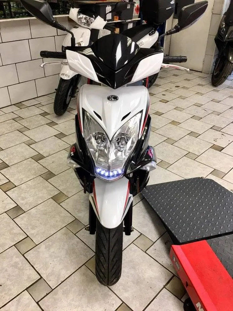 KYMCO SUPER 8 50 OCCASION SIX FOURS LES PLAGES
