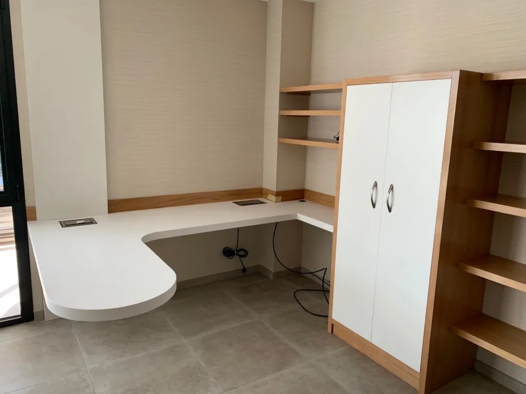 Fabrication de bureau en bois sur mesure à Bordeaux