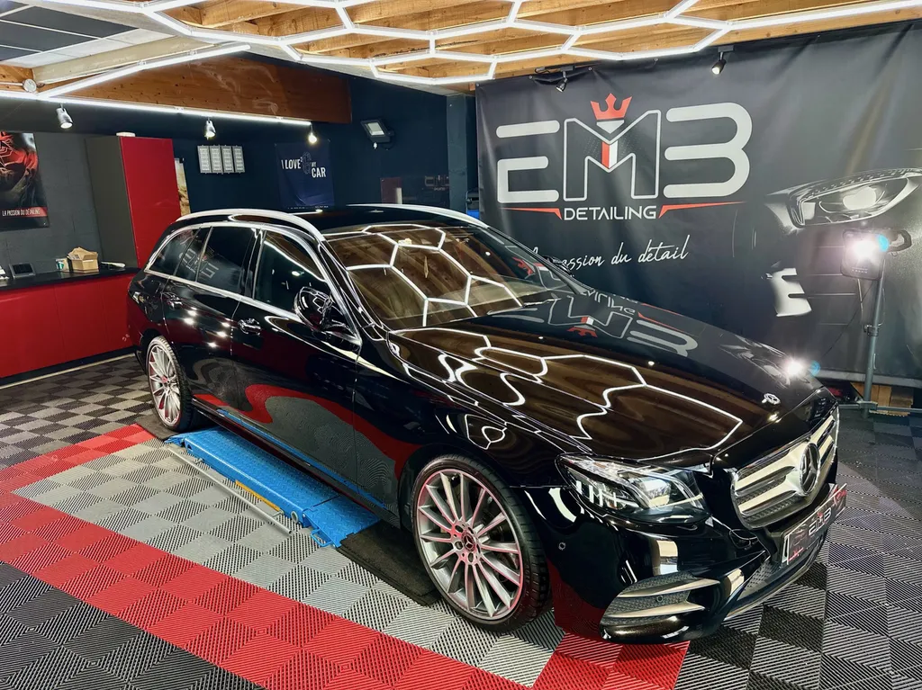 Mercedes E400 – Préparation esthétique haut de gamme & traitement céramique professionnel à Lyon et alentours 
