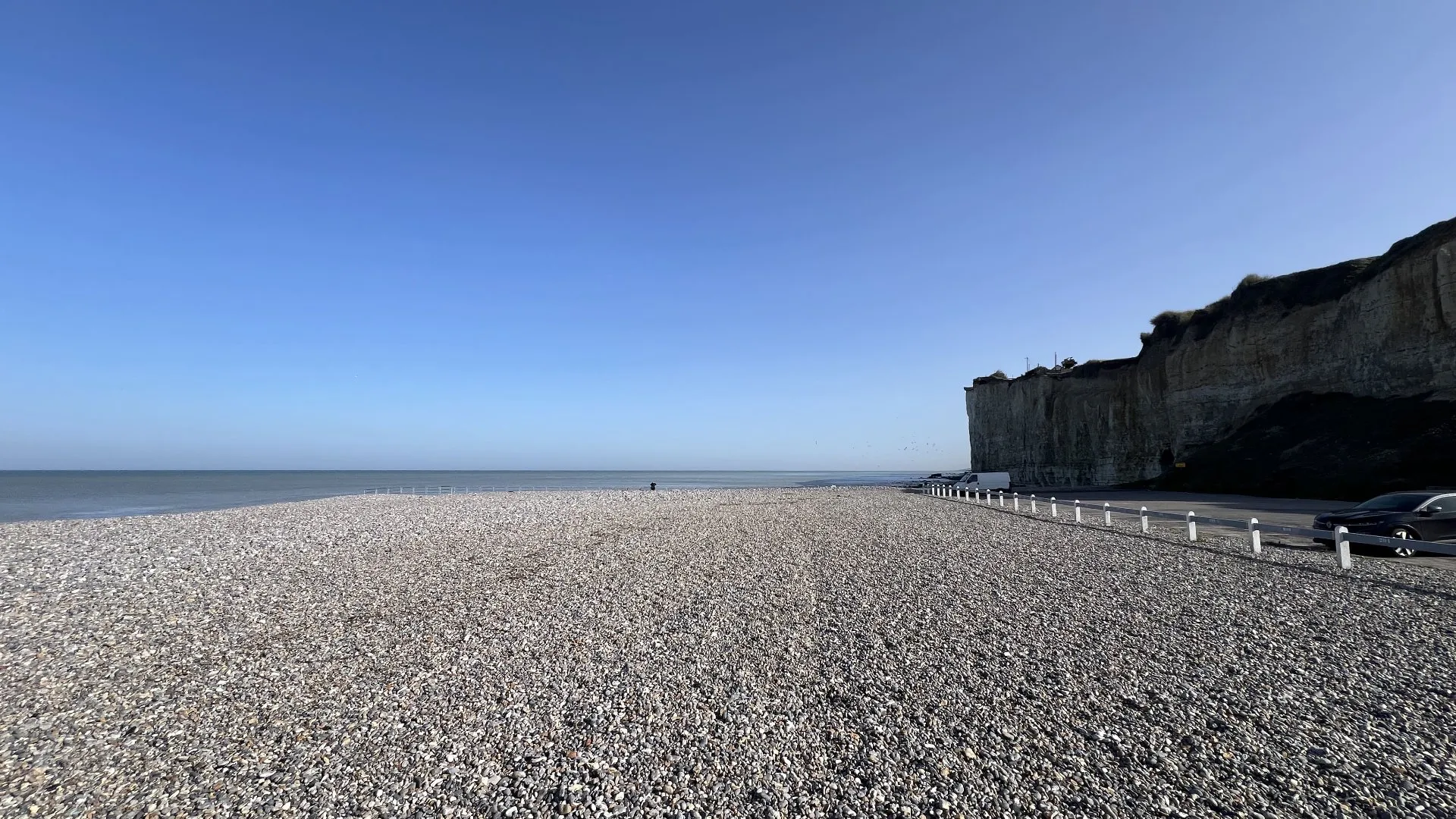 Ensemble immobilier avec 2 appartements 22m² et 13,5m² à rénover, idéal location saisonnière, à deux pas de la plage à Mesnil-Val 76910.