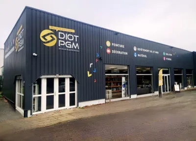 Nettoyage et dégraissage de façade et peinture façade au pistolet airless sur bardage avec échafaudage à ROUEN