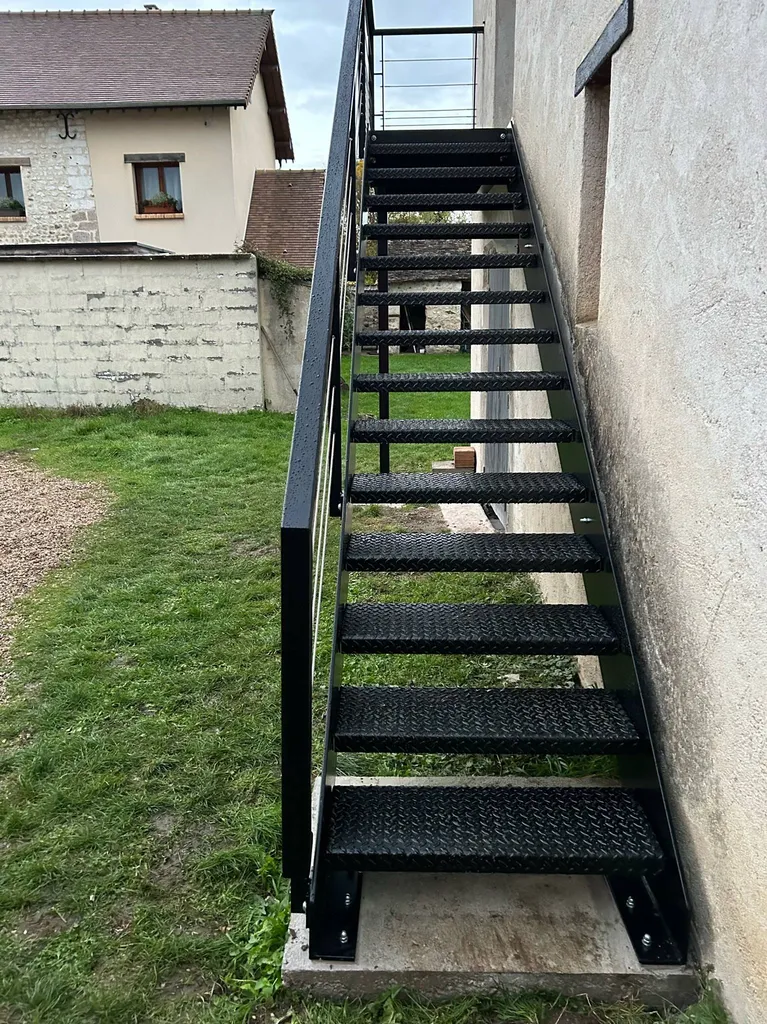 Escalier acier extérieur sur mesure à Évreux (27) – Fabrication et pose