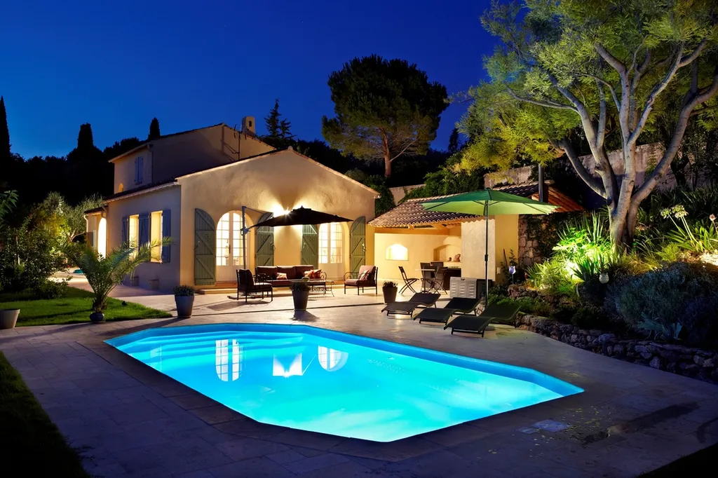 Comment nettoyer sa piscine en polyester ?