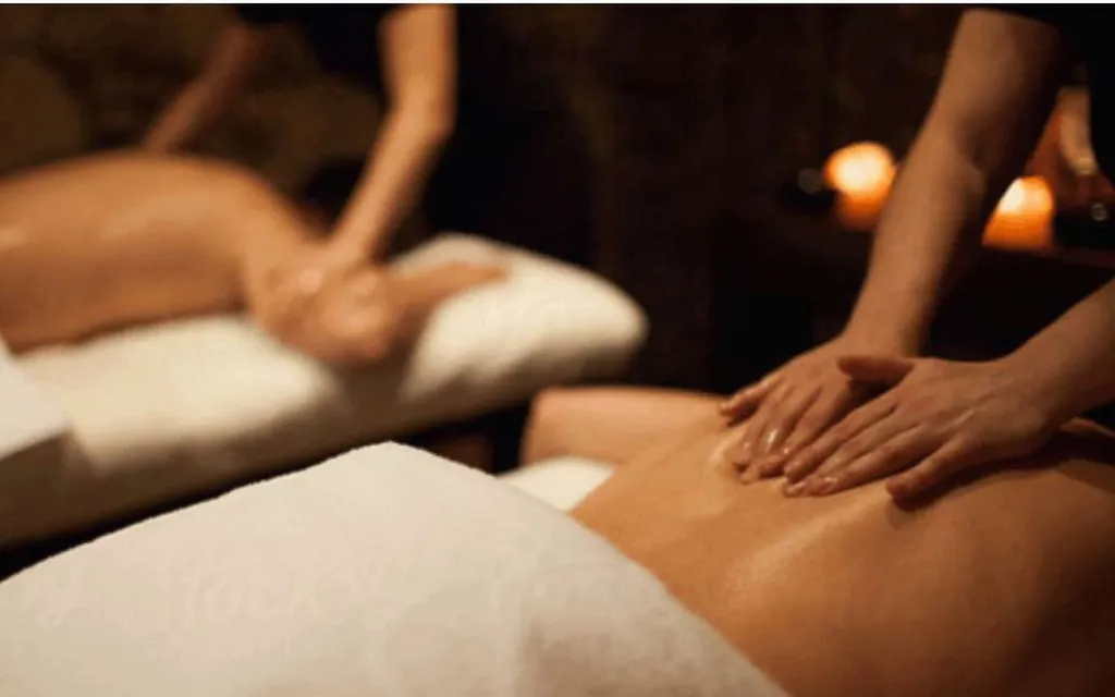 Offre bien-être duo avec massage et soins relaxants pour partager un moment de détente et de complicité à deux dans un cadre apaisant proche Gradignan