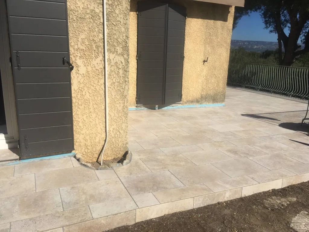 Rénovation d'une terrasse d'une maison individuelle à Lamanon