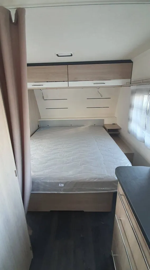 Caravane Sterckeman Starlett Comfort 480 CP : Confort & Lit Central à Lançon-de-Provence