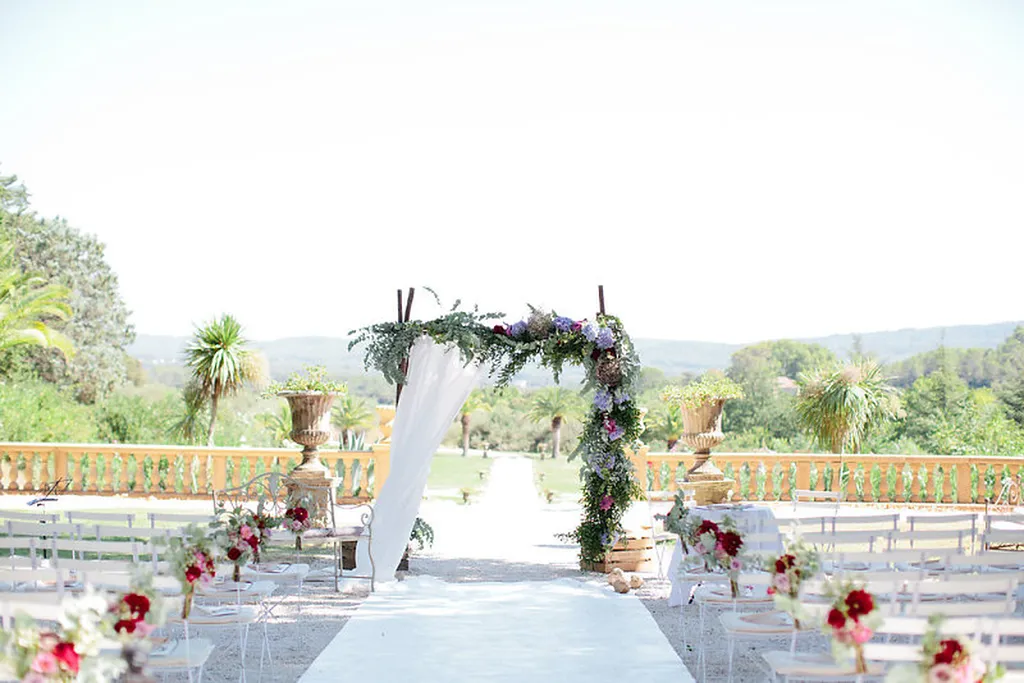 Consulter notre portfolio de décoration florale de mariage en Provence