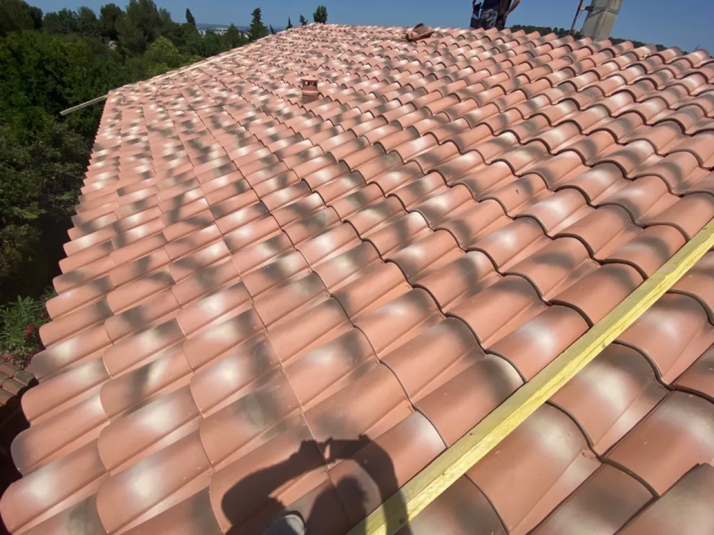 Changement d’une toiture de maison en tuiles Abeilles sur Martigues