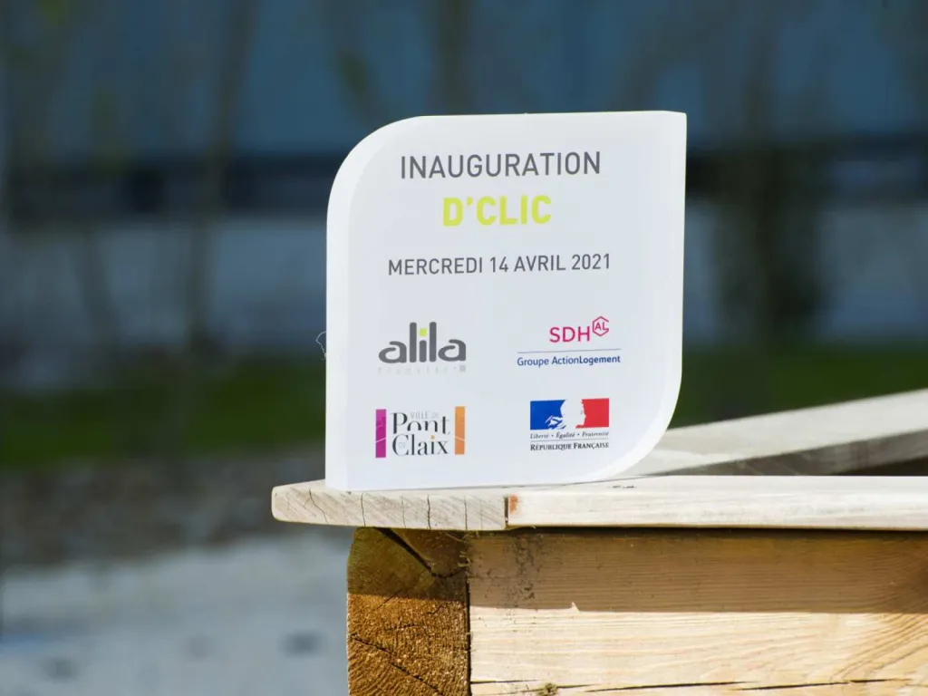 Reportage photographique événementiel inauguration de la Résidence D'Clic Pont-de-Claix trophée