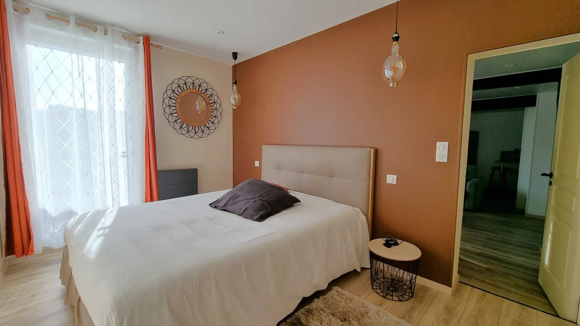 A vendre, belle longère avec gîte indépendant de 170 m², 4 chambres, située à 20 minutes de Dieppe 76200.