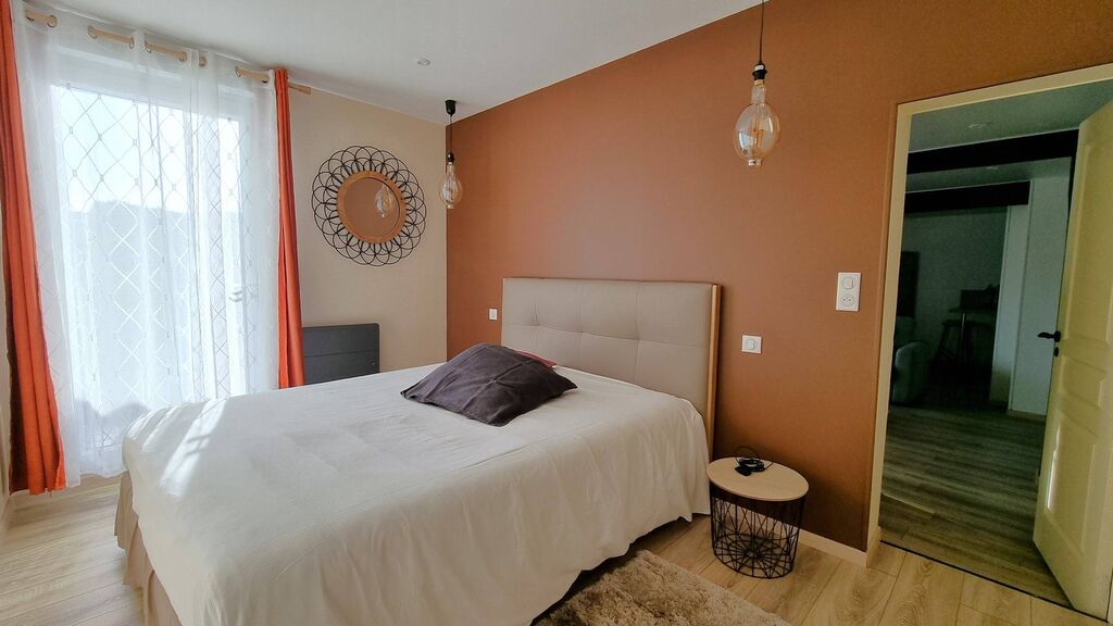 A vendre, belle longère avec gîte indépendant de 170 m², 4 chambres, située à 20 minutes de Dieppe 76200.