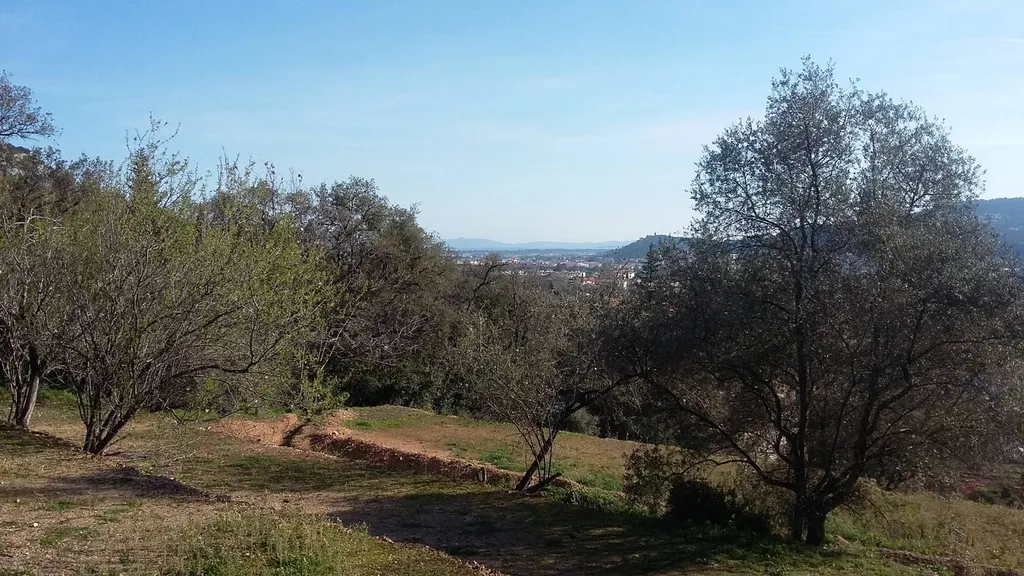 VENDU! Terrain de 1200 m² - HYERES