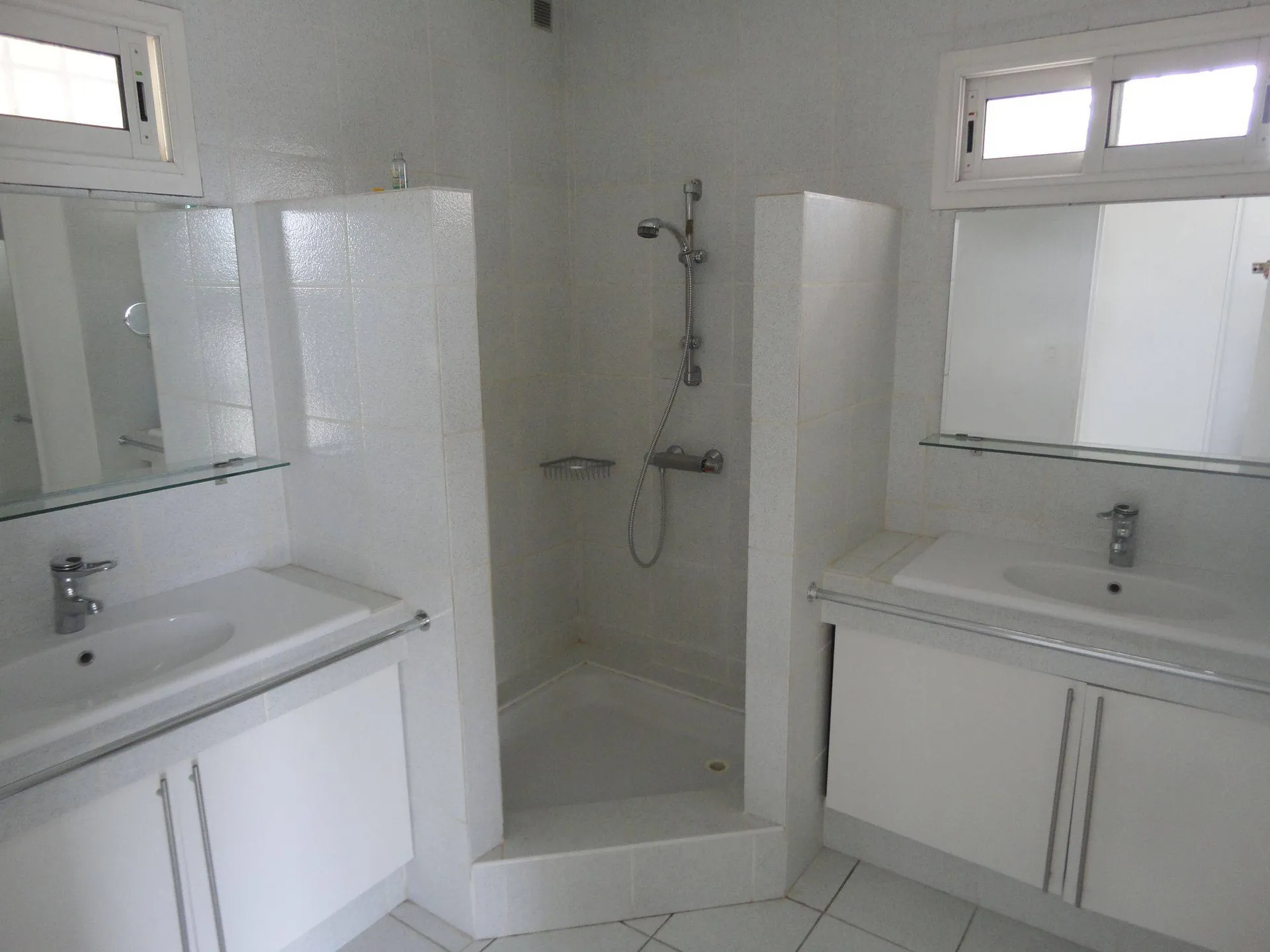 A vendre maison carnoux avec studio