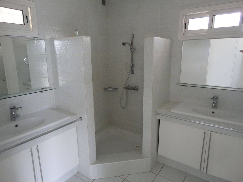 A vendre maison carnoux avec studio