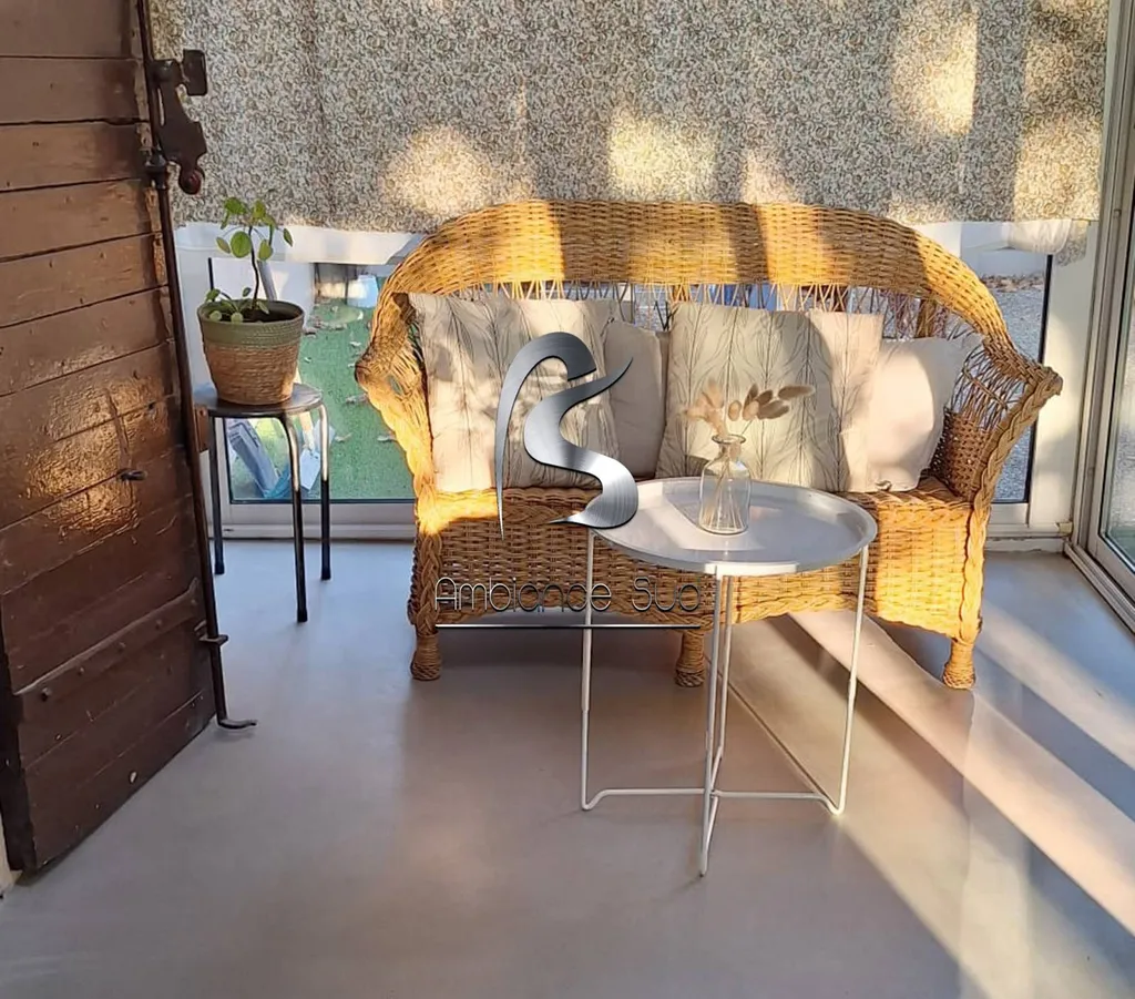 Rénovation d’un sol de véranda en béton ciré dans une maison à Meyreuil près d’Aix en Provence
