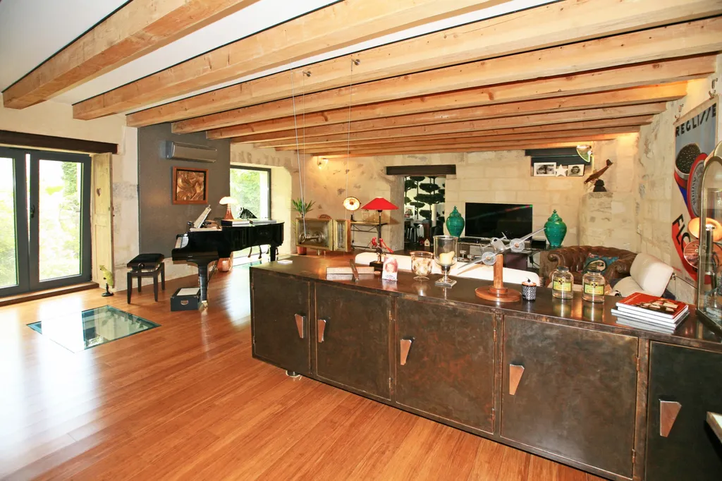 A vendre, proche Avignon, charmante maison de village avec cour arborée    