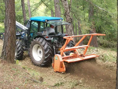 Tracteur avec broyeur forestier à Nice