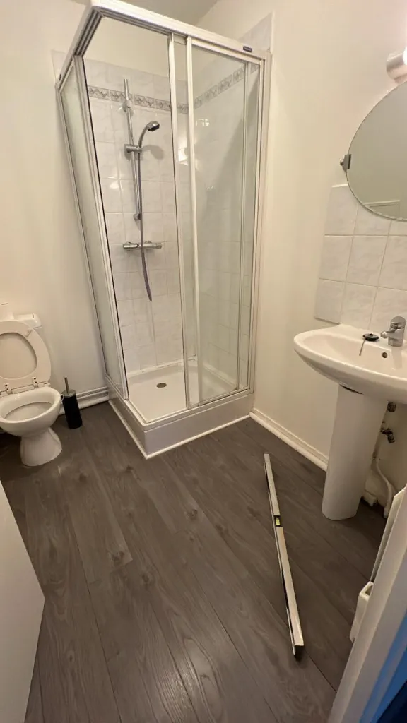 Rénovation d'une salle de bains suite à un dégât des eaux dans un appartement situé en centre ville du Havre 76