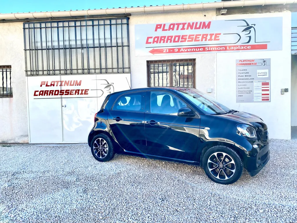 Réparation carrosserie avec franchise offerte à Cassis, Smart For Four chez Platinum Carrosserie Carnoux 