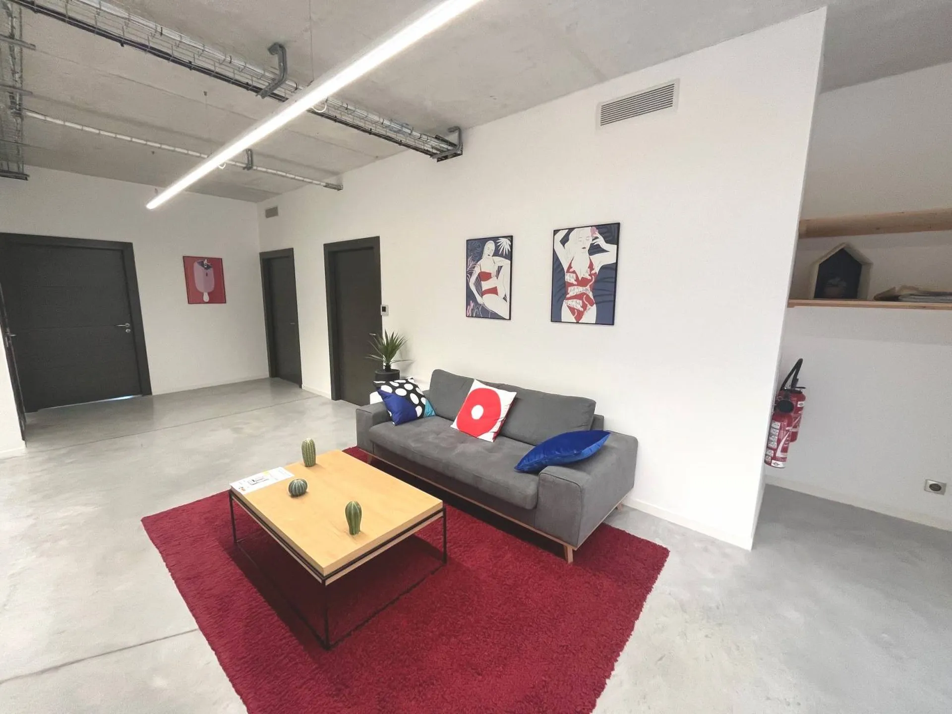 Bureaux à vendre Roquefort la Bédoule  1 000m² sur deux bâtiments