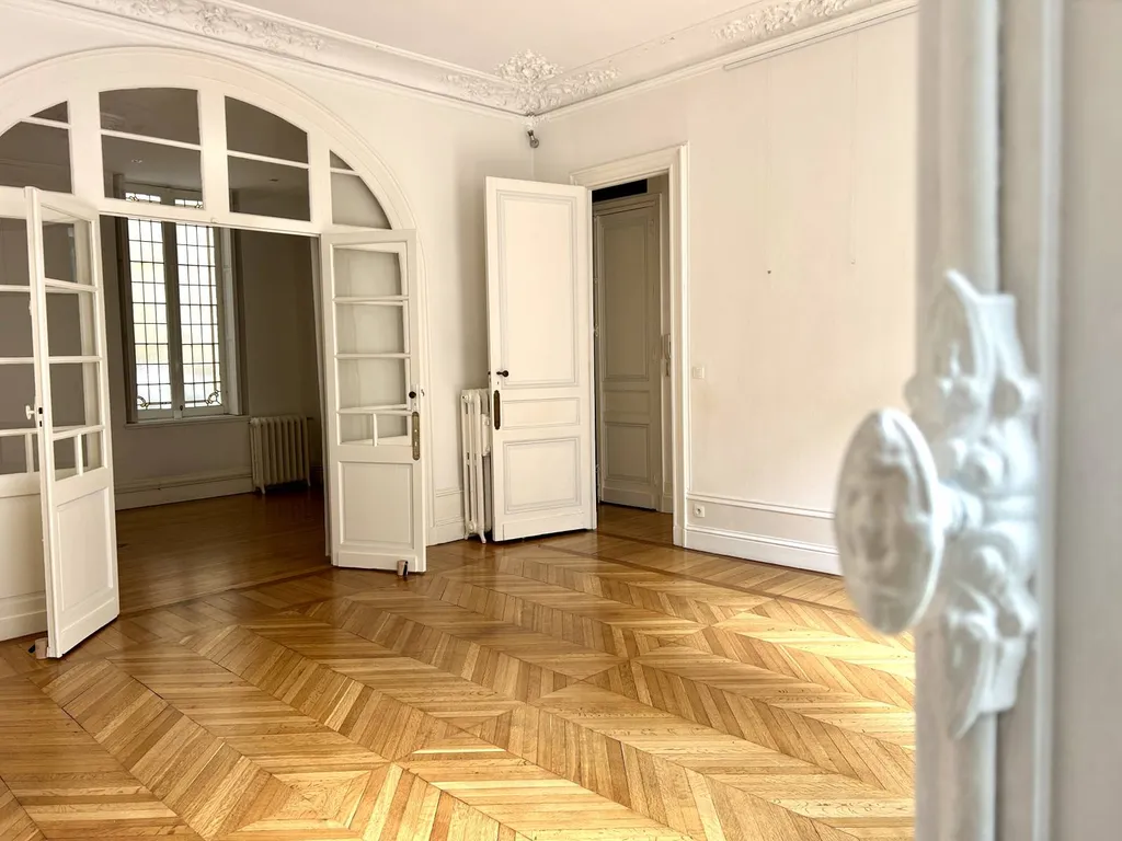 Location Appartement Noble 3 pièces 96M2 dans tres bel immeuble avec Balcon à Bordeaux Quartier Jardin Public/ Chartrons