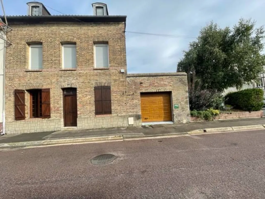 A saisir maison à rafraîchir de 121 m² habitable sur la commune de CAUDEBEC LES ELBEUF