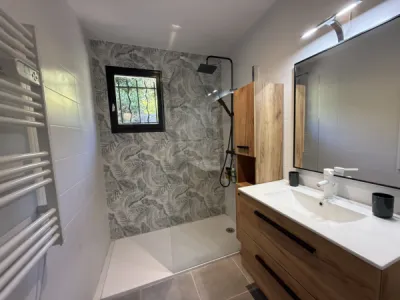 Villa Les Issambres – rénovée avec charme, à 500 m des plages et une piscine