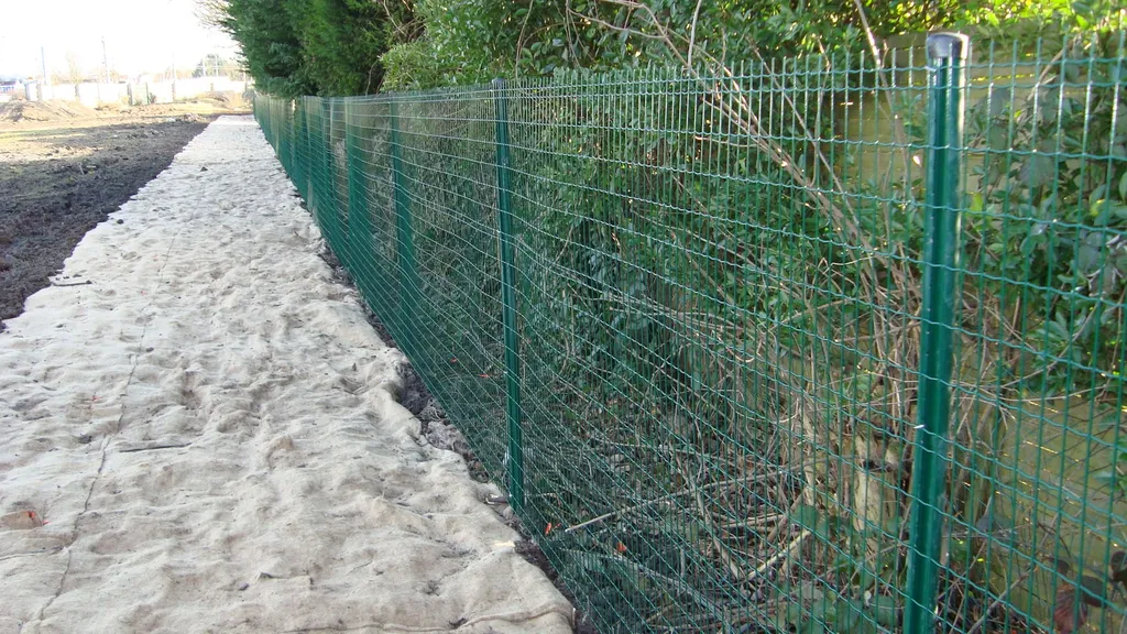 Installation de Clôture Grillagée et Plastifiée, Modèle Souple ou Rigide pour Terrains à Lieurey dans l'Eure 27 et Épaignes