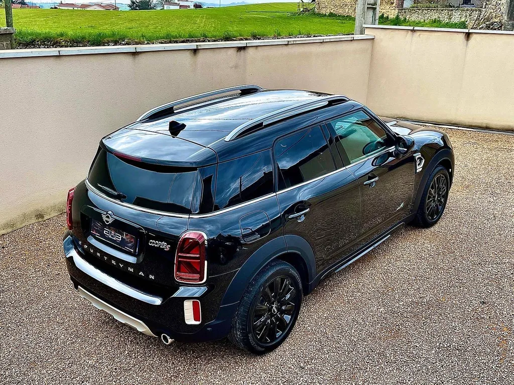 Traitement céramique pour protéger la carrosserie d'une Mini Countryman S à Brindas