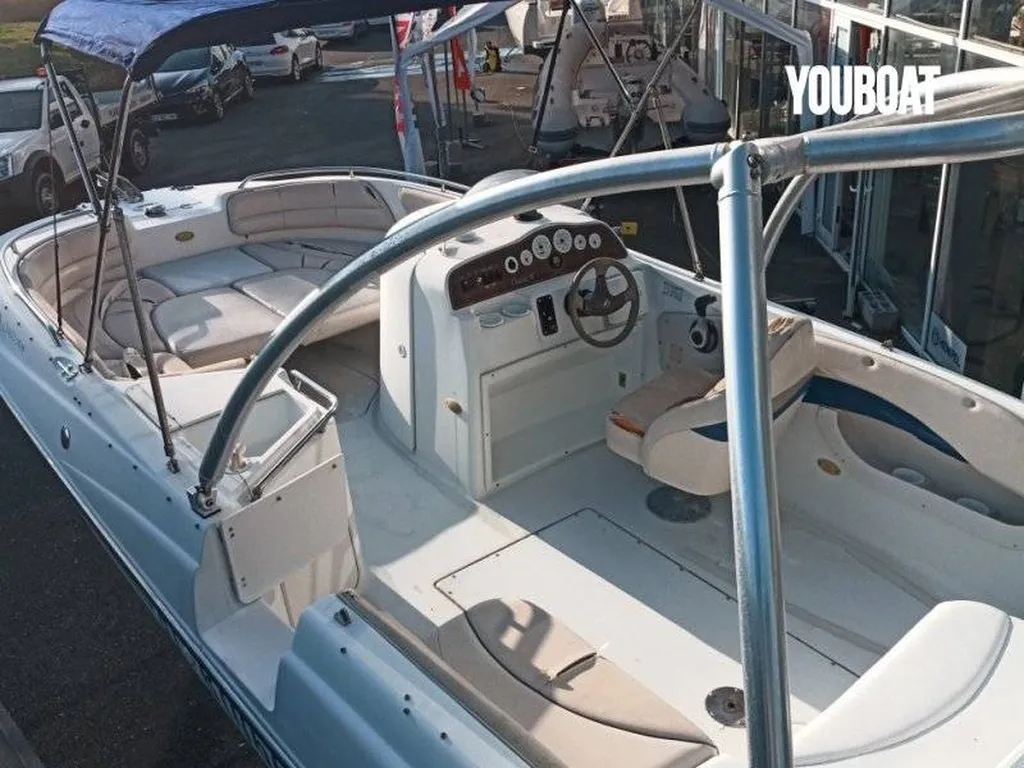 Bateau à moteur d'occasion Fourwinns 214 candia funship au cap ferret sur le bassind'arcachon