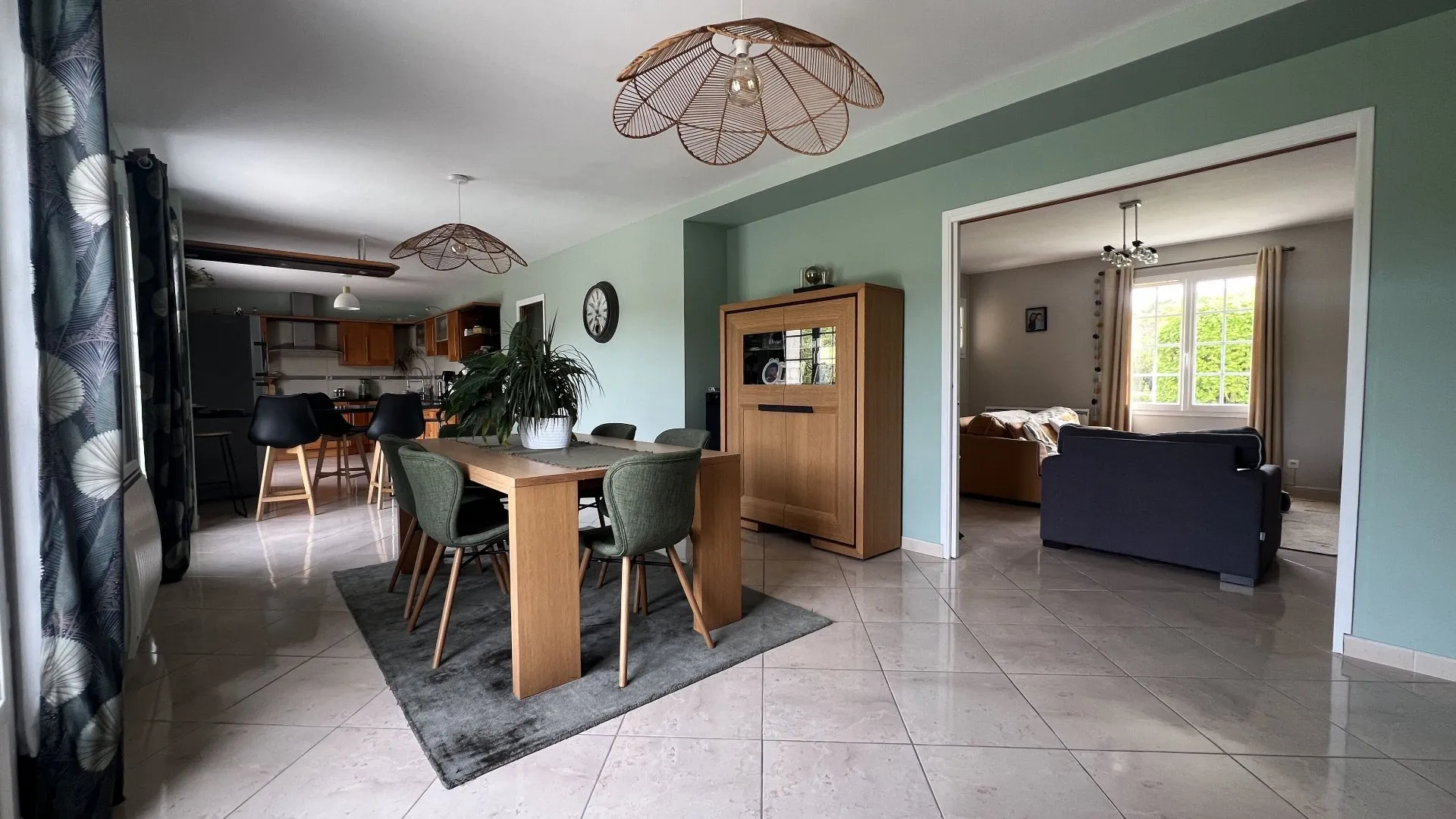 A vendre Maison familiale 2008 de 5 chambres avec garage double en sous-sol et jardin 900m², environnement calme proche Eu 76260 et littoral des Villes Sœurs