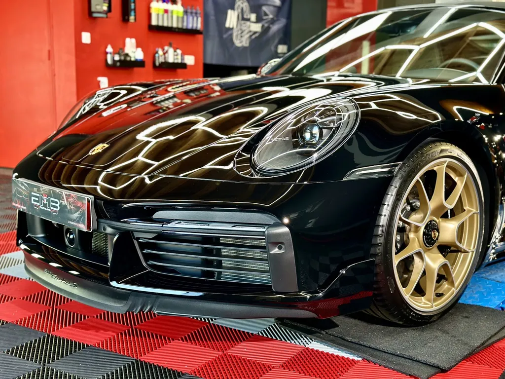 protection PPF automobile Lyon traitement céramique carosserie Porsche 992 Turbo S cabriolet 