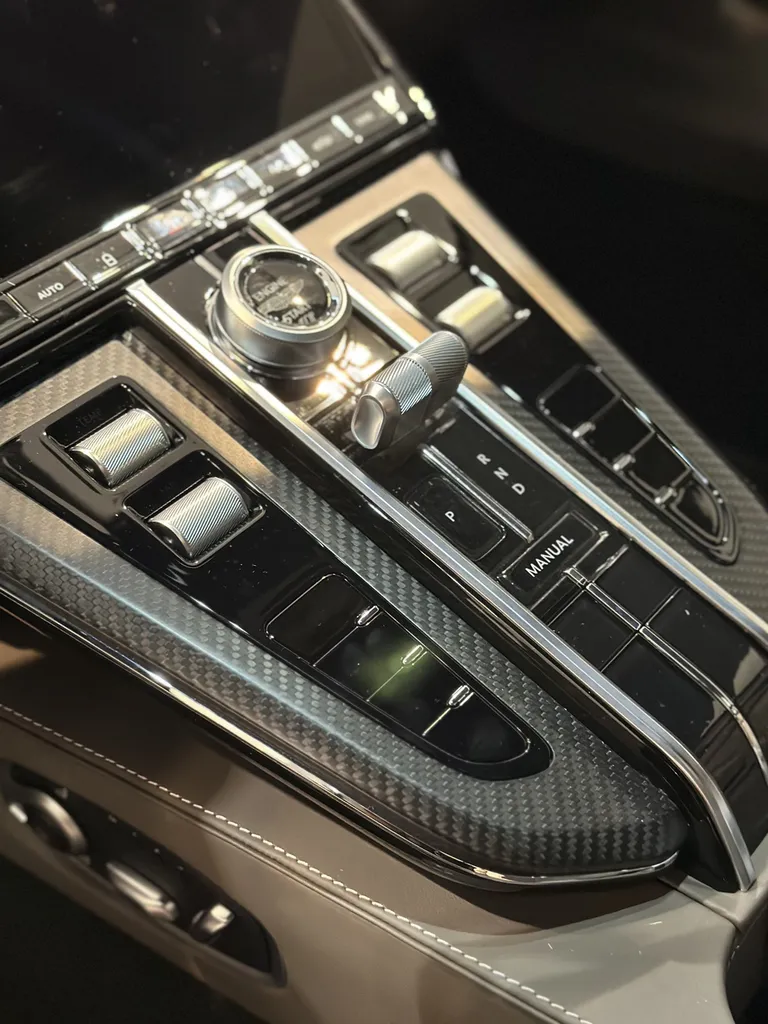 Film de protection PPF Aston Martin Vantage spécialiste de la protection carrosserie sur l’Ouest Lyonnais proche Tassin la demi lune 