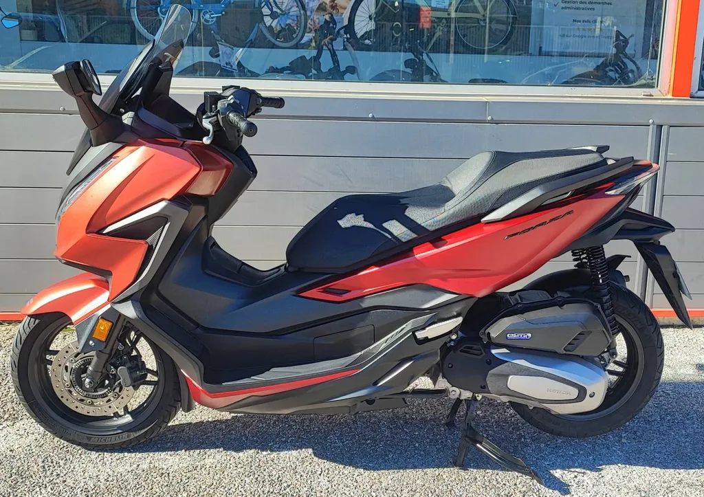 HONDA FORZA 125 DU 04/2022 AVEC 24300KM.