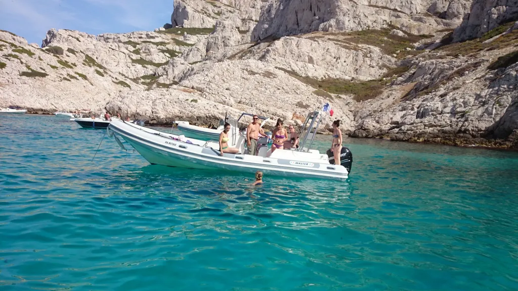 Célébrez votre EVJF en mer avec l'Eden Boat : Une journée magique au départ de La Ciotat