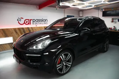 Traitement céramique carrosserie et vitrages sur Porsche Cayenne Turbo S à Senlis