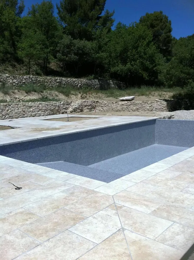 Mosaïque de piscine et Travertin pour les plages - à proximité d'Aix-en-Provence