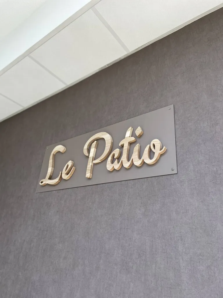Réalisation d'enseignes intérieures en bois à Saverne proche de Strasbourg