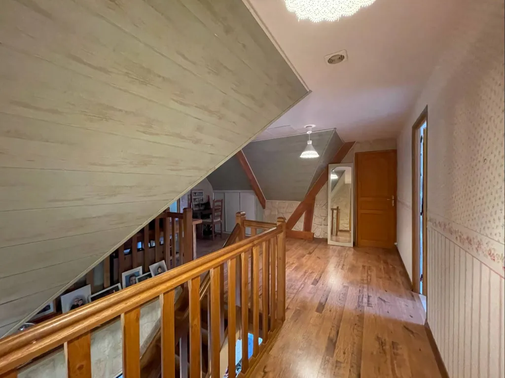 COMPRENANT 5 CHAMBRES