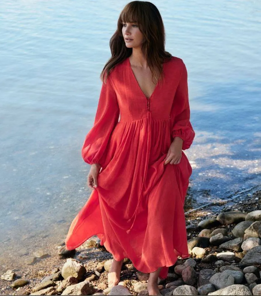 Weekend MaxMara le vestiaire idéal, une collection printemps-été avec de magnifiques robes bohème chics.