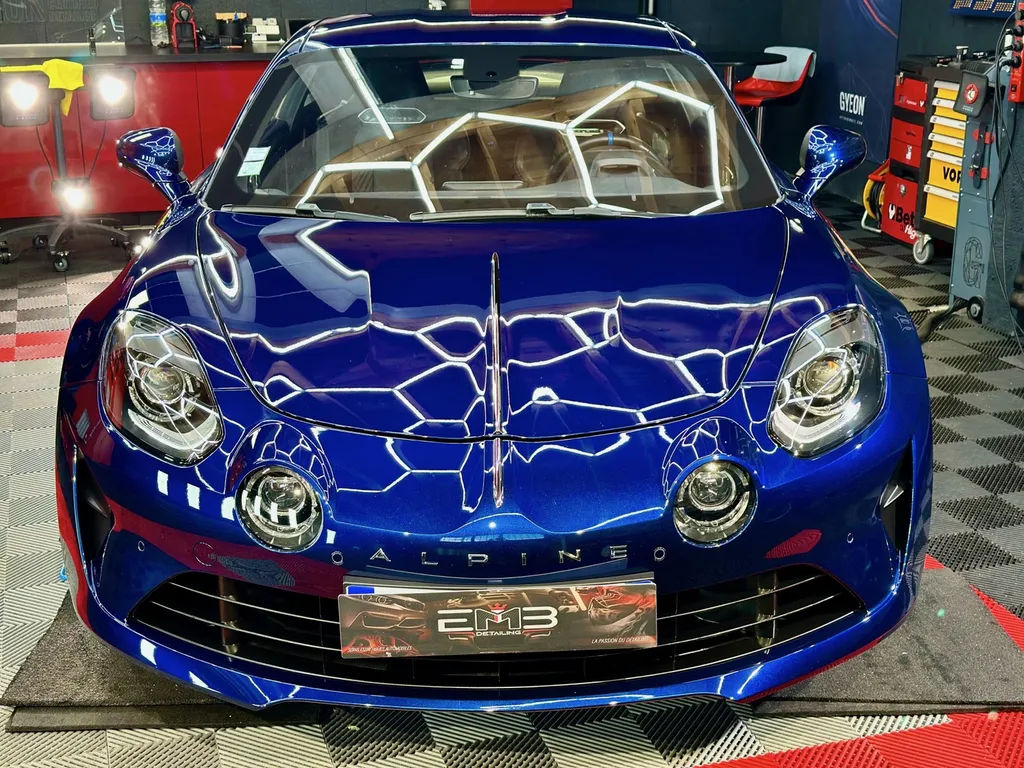 Traitement céramique chez EMB DETAILING protection carosserie spécialiste Alpine A110 sur Lyon